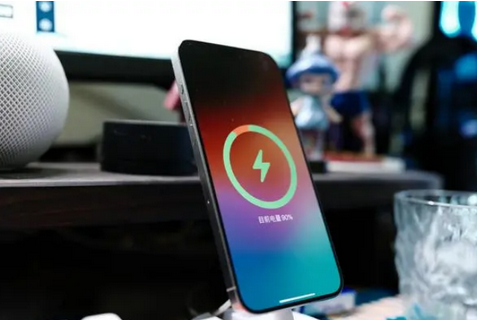 浚县苹果15换屏服务分享用什么充电器给iPhone15充电更好 